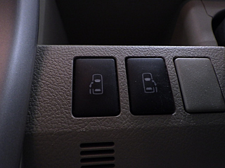 TOYOTA NOAH 2013