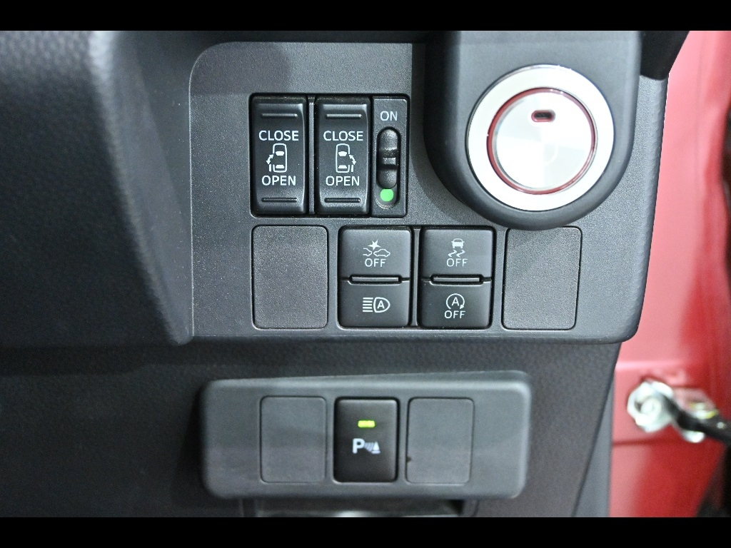 TOYOTA ROOMY 2019