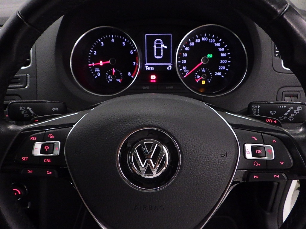 VOLKSWAGEN POLO 2016