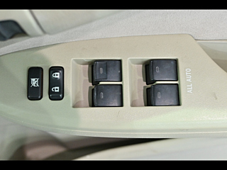 TOYOTA COROLLA AXIO 2010