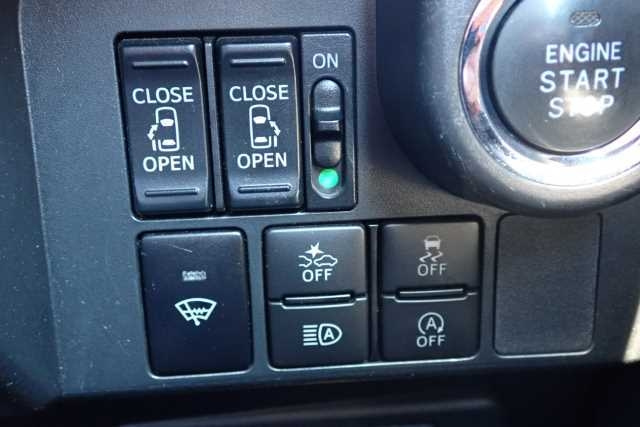 TOYOTA ROOMY 2019