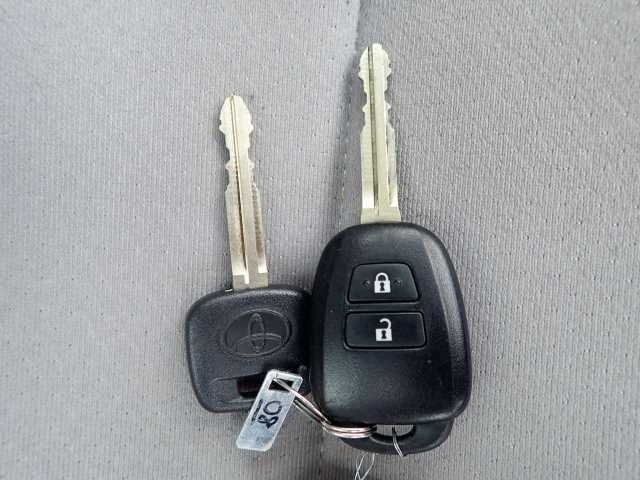 TOYOTA COROLLA AXIO 2016