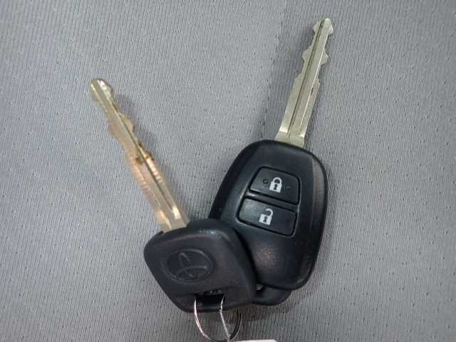 TOYOTA COROLLA AXIO 2016