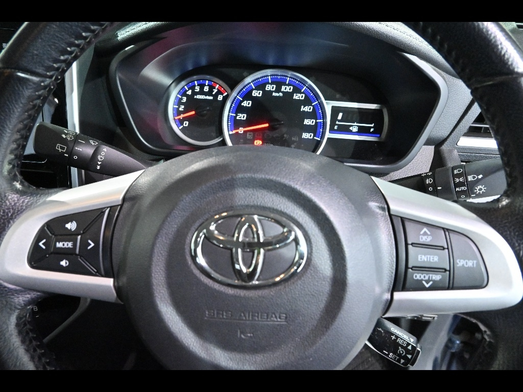 TOYOTA ROOMY 2017