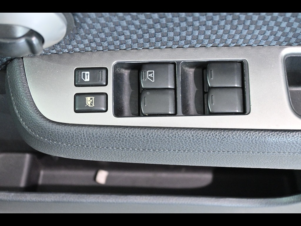 NISSAN TIIDA 2011