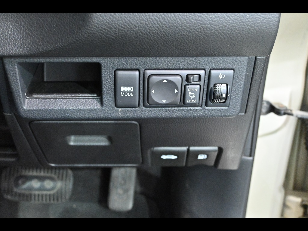 NISSAN TIIDA 2011