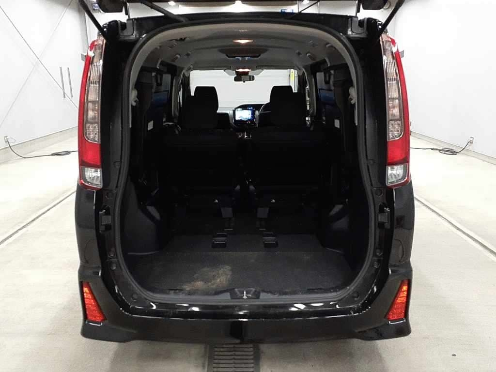 TOYOTA NOAH 2016