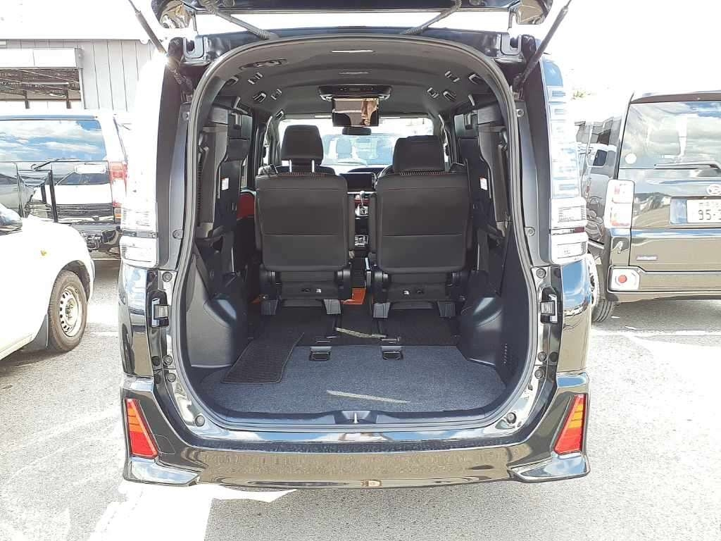 TOYOTA VOXY 2017