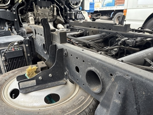 MITSUBISHI CANTER 2023