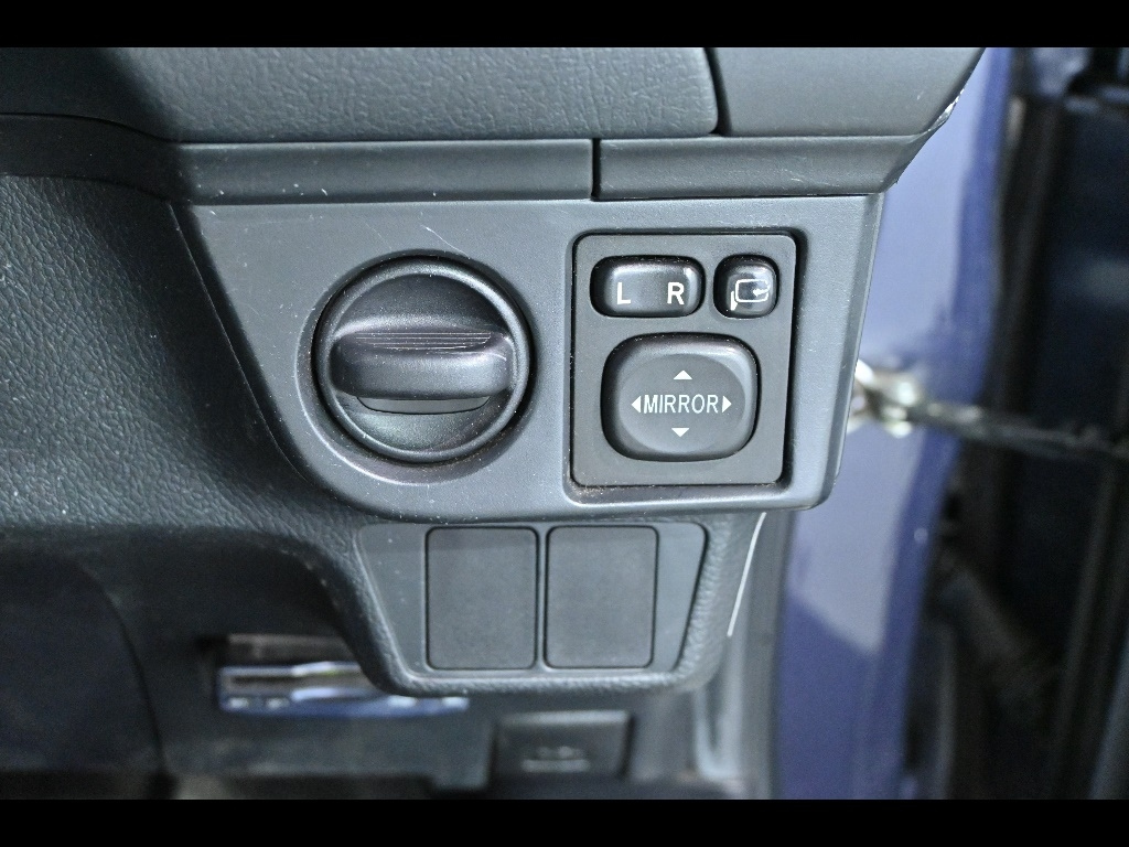 TOYOTA COROLLA FIELDER 2013