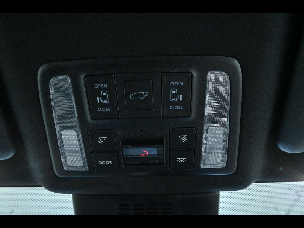 TOYOTA NOAH 2022