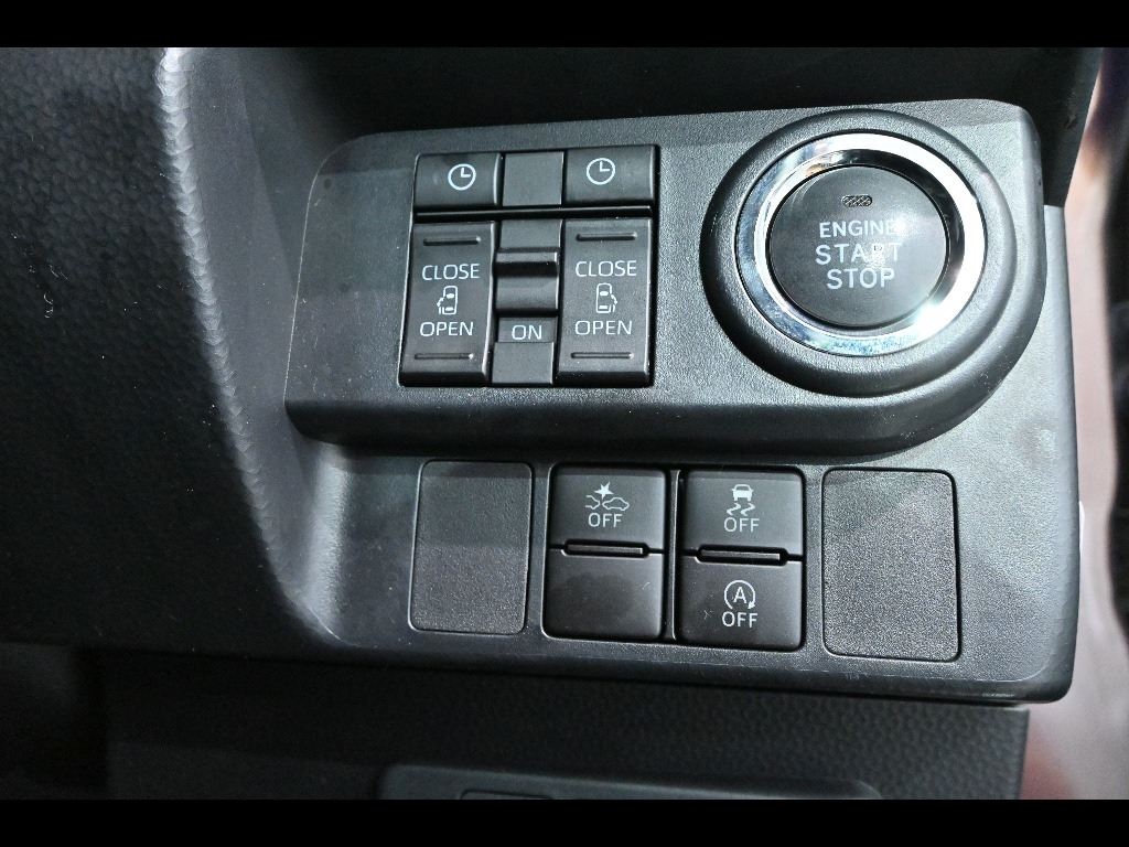 TOYOTA ROOMY 2022