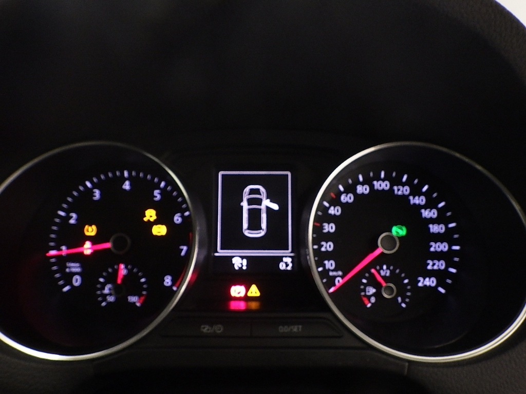 VOLKSWAGEN POLO 2016
