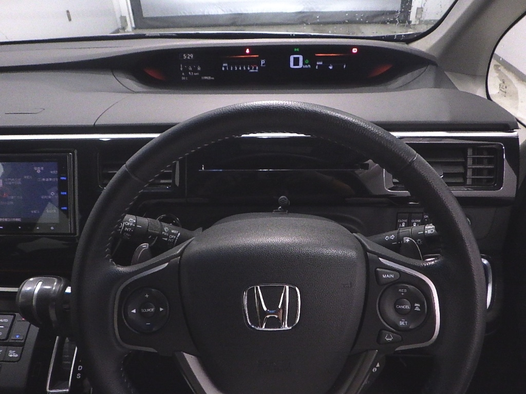 HONDA STEP WAGON 2015