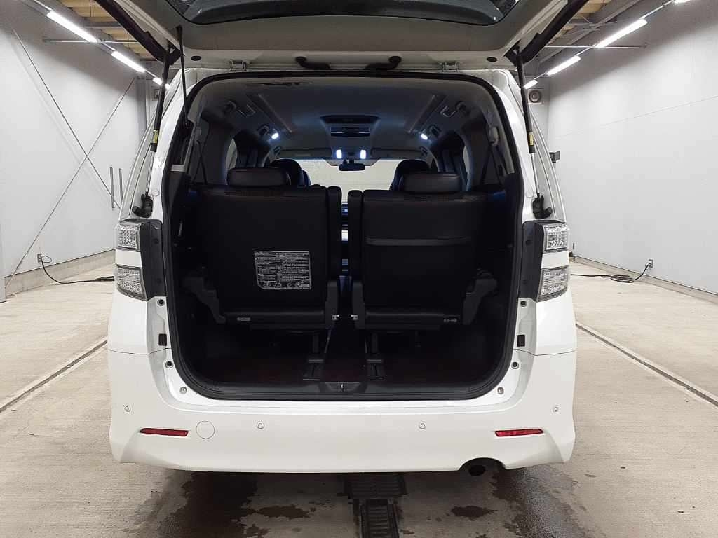 TOYOTA VELLFIRE 2013