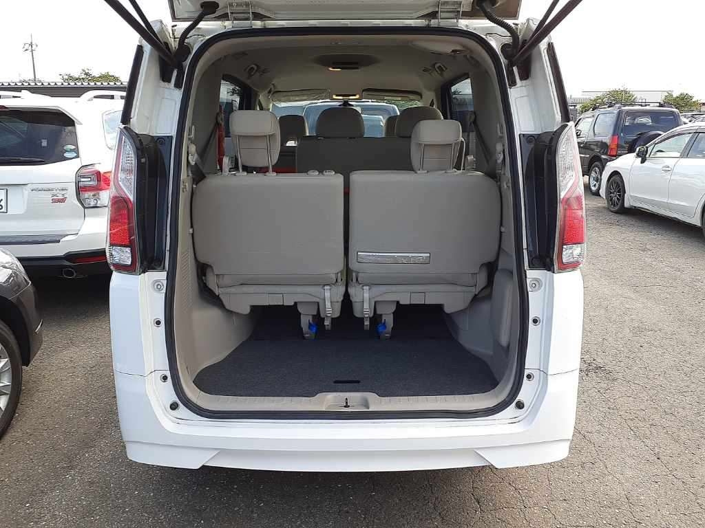 NISSAN SERENA 2017