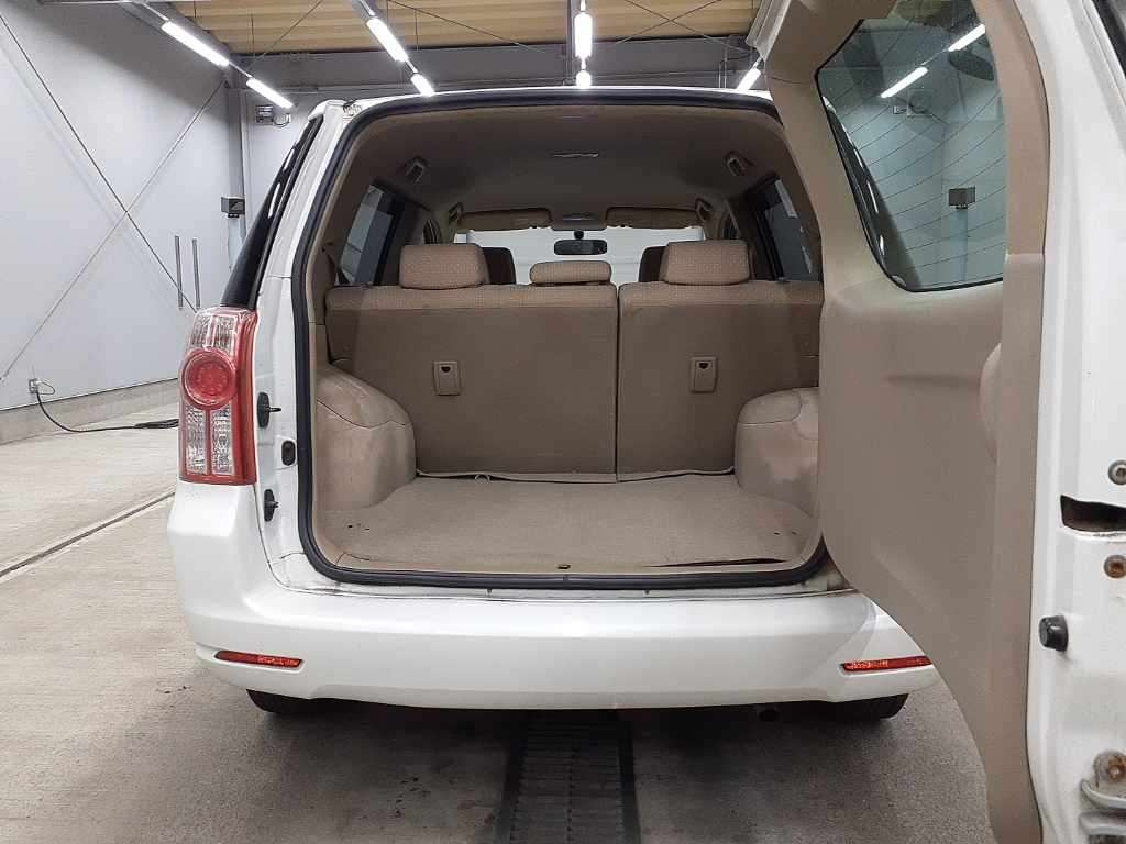 TOYOTA RAUM 2010