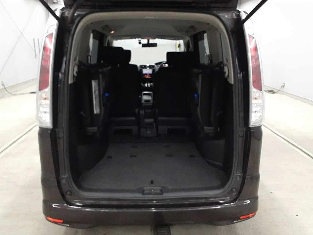 NISSAN SERENA 2011