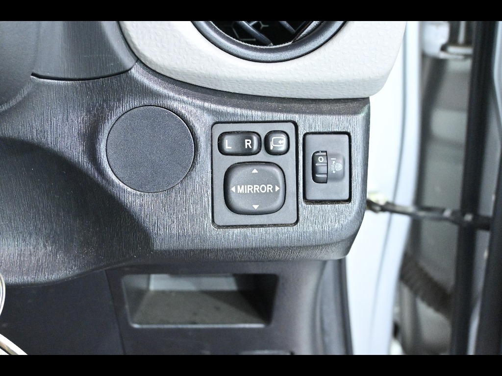 TOYOTA VITZ 2014