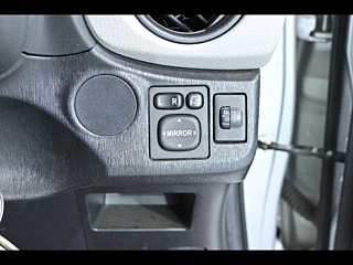 TOYOTA VITZ 2014
