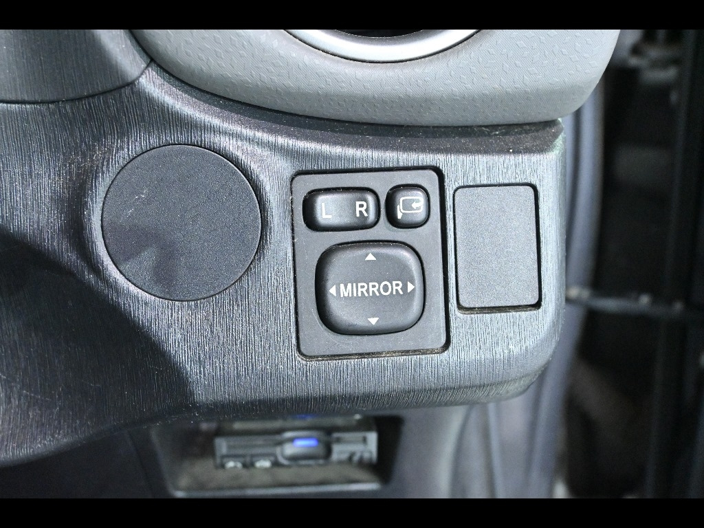 TOYOTA VITZ 2013