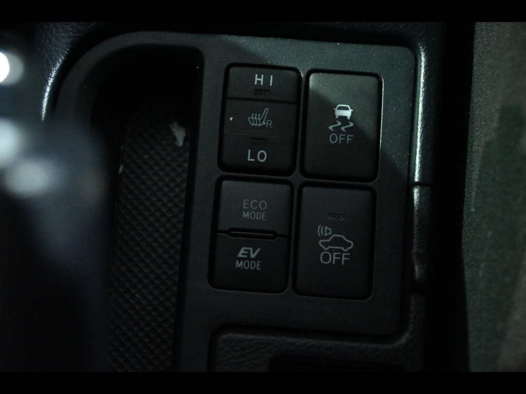 TOYOTA VITZ 2018