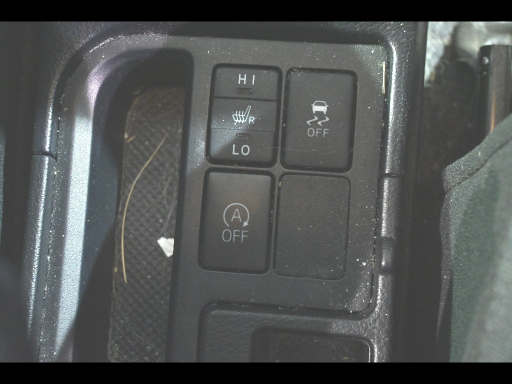 TOYOTA VITZ 2018
