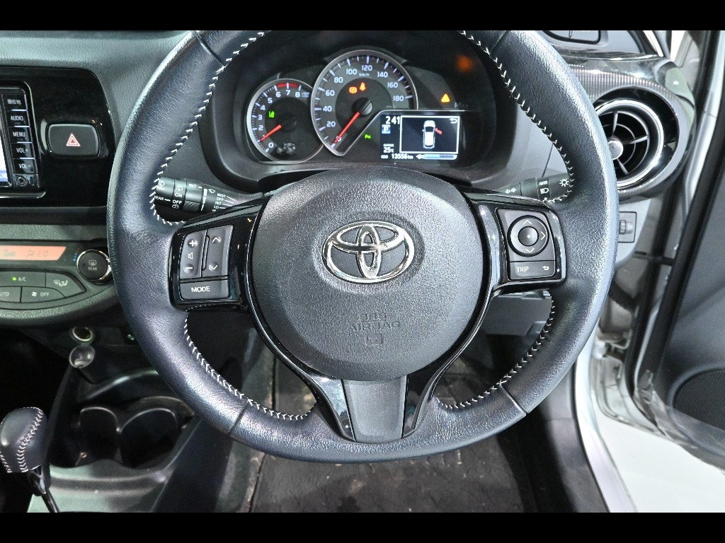 TOYOTA VITZ 2018