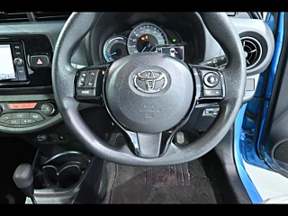 TOYOTA VITZ 2017