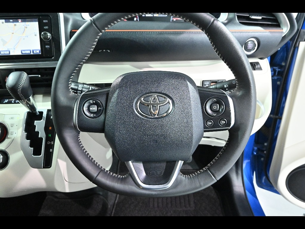 TOYOTA SIENTA 2017