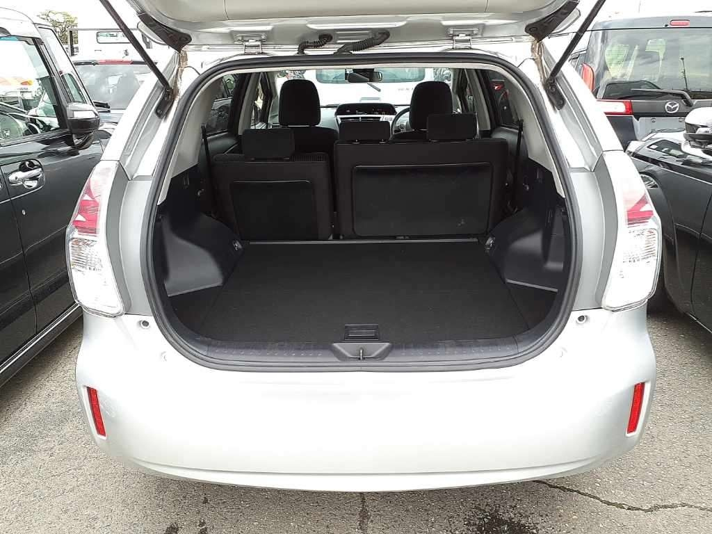 TOYOTA PRIUS ALPHA 2019