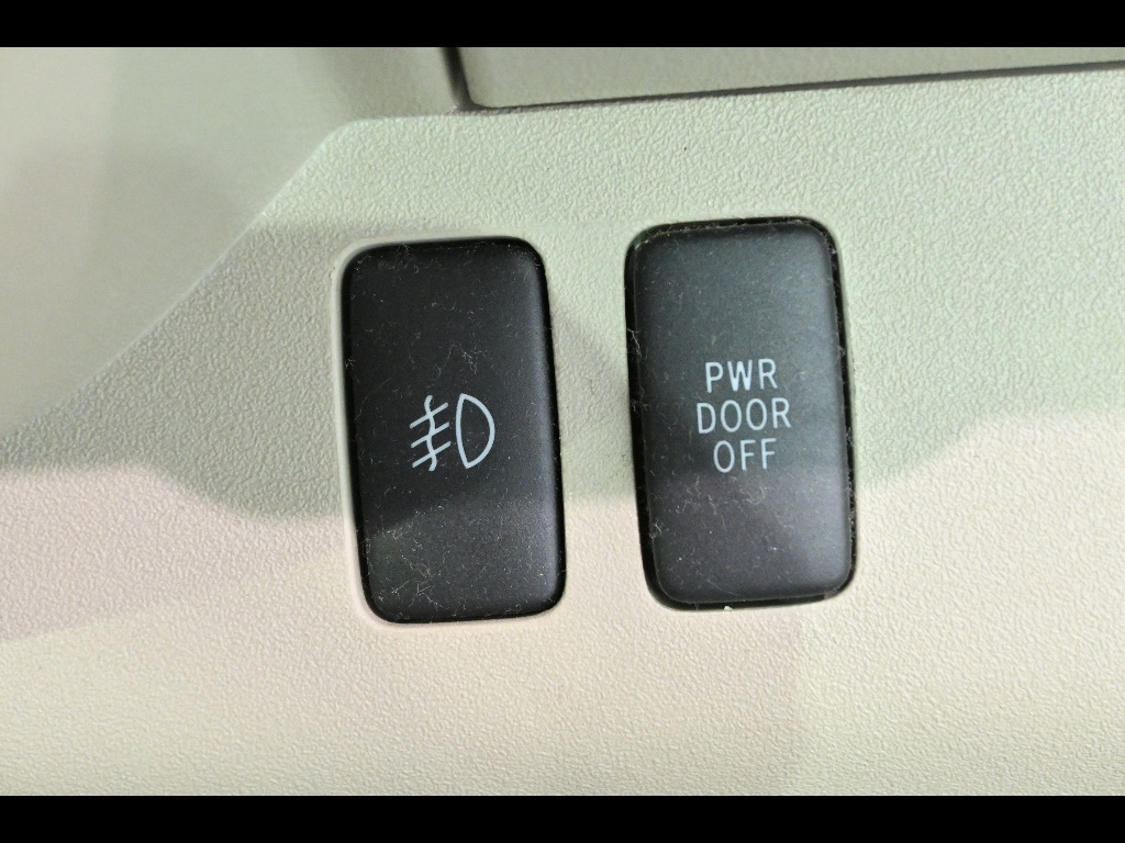 TOYOTA PORTE 2011