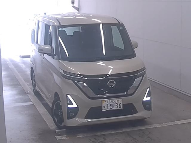 NISSAN ROOX