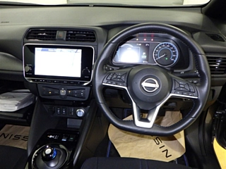NISSAN LEAF 2022