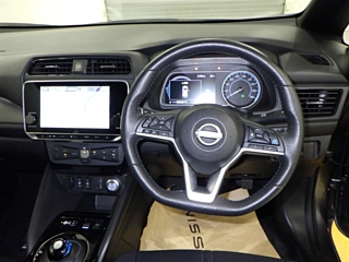 NISSAN LEAF 2022