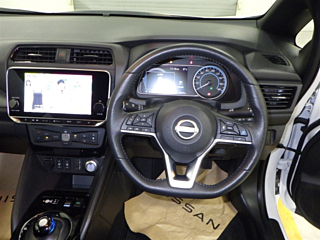 NISSAN LEAF 2023