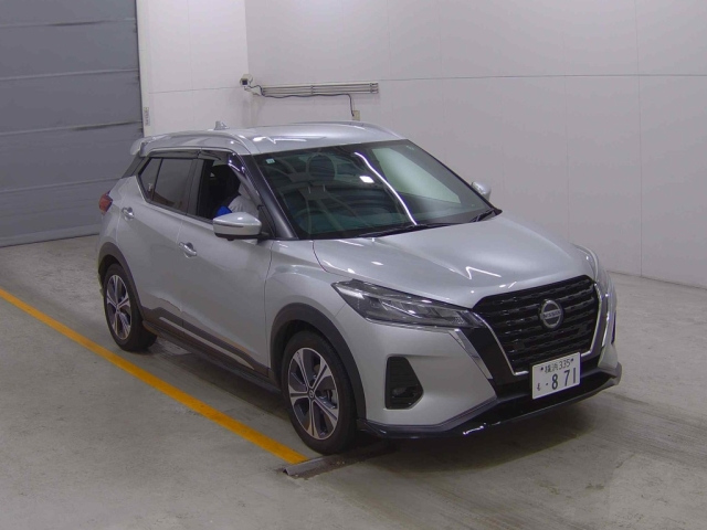 NISSAN KIX 2020