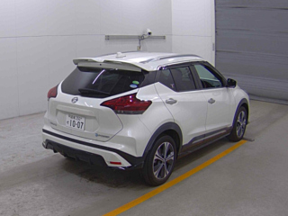 NISSAN KIX 2020