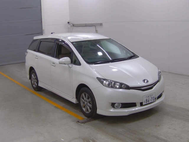 TOYOTA WISH 2013