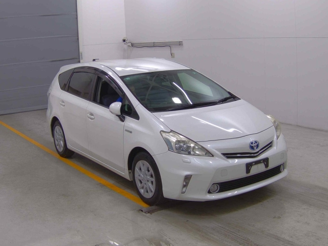 TOYOTA PRIUS ALPHA 2012