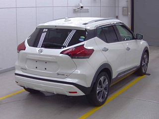 NISSAN KIX 2020