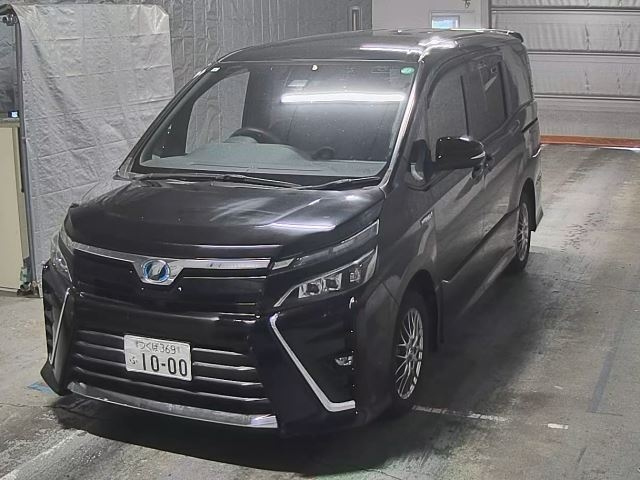 TOYOTA VOXY 2017