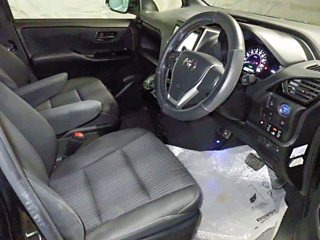 TOYOTA VOXY 2017