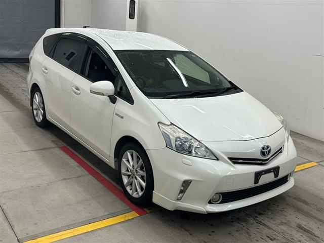 TOYOTA PRIUS ALPHA 2012