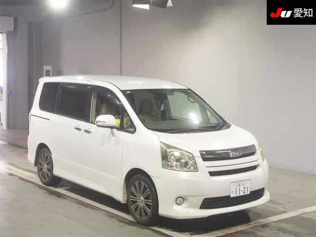 TOYOTA NOAH 2010