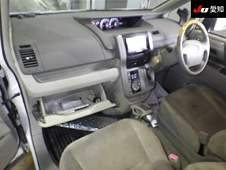 TOYOTA NOAH 2010