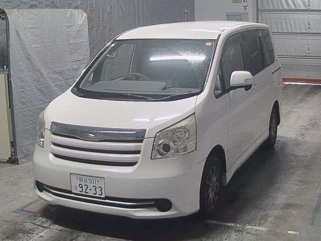 TOYOTA NOAH 2008
