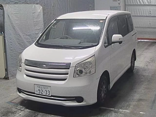 TOYOTA NOAH 2008