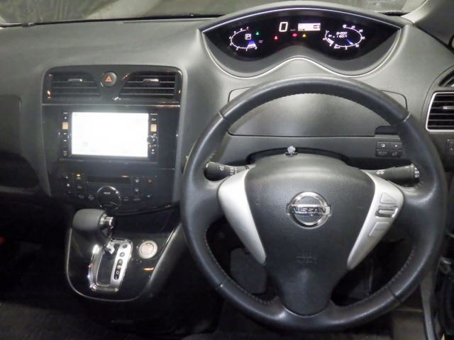 NISSAN SERENA 2013