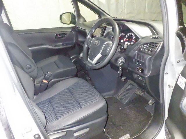 TOYOTA NOAH 2016